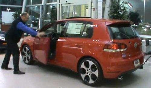 安阳:校服款式自己选学生也兴“英伦风”_bsports必一(图4) 必一·体育