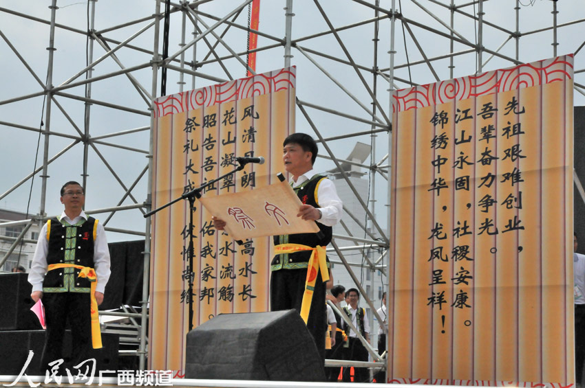 安阳:校服款式自己选学生也兴“英伦风”_bsports必一(图2) 必一·体育