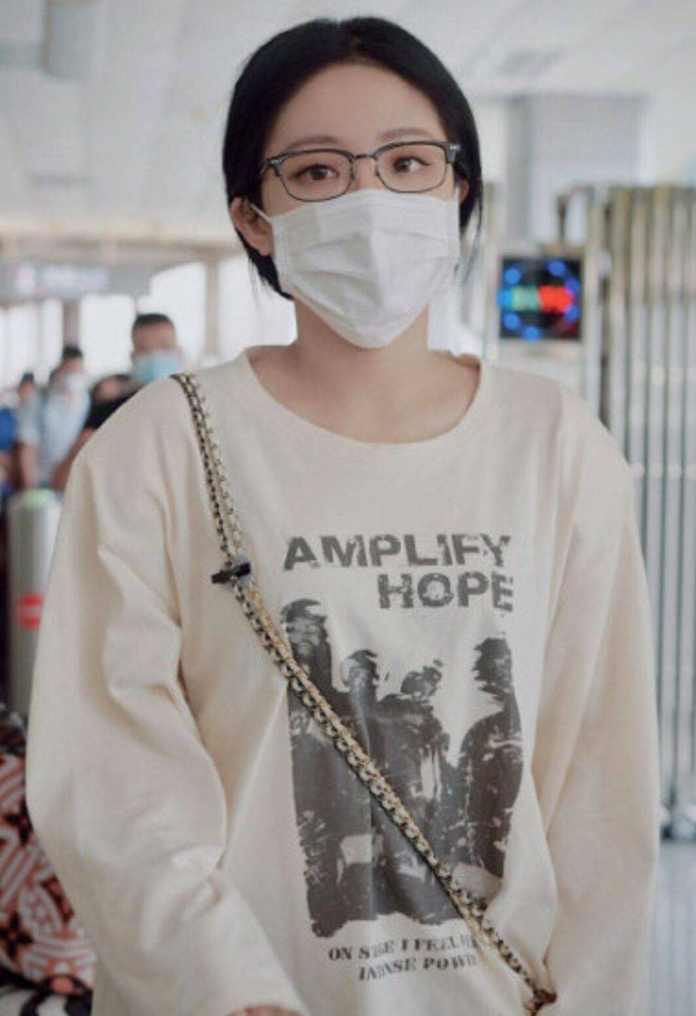 安保人员肢体接触女艺人 已经被停职处置惩罚!‘bsport必一运动’(图6)
安保人员肢体接触女艺人 已经被停职处置惩罚!‘bsport必一运动’(图6)